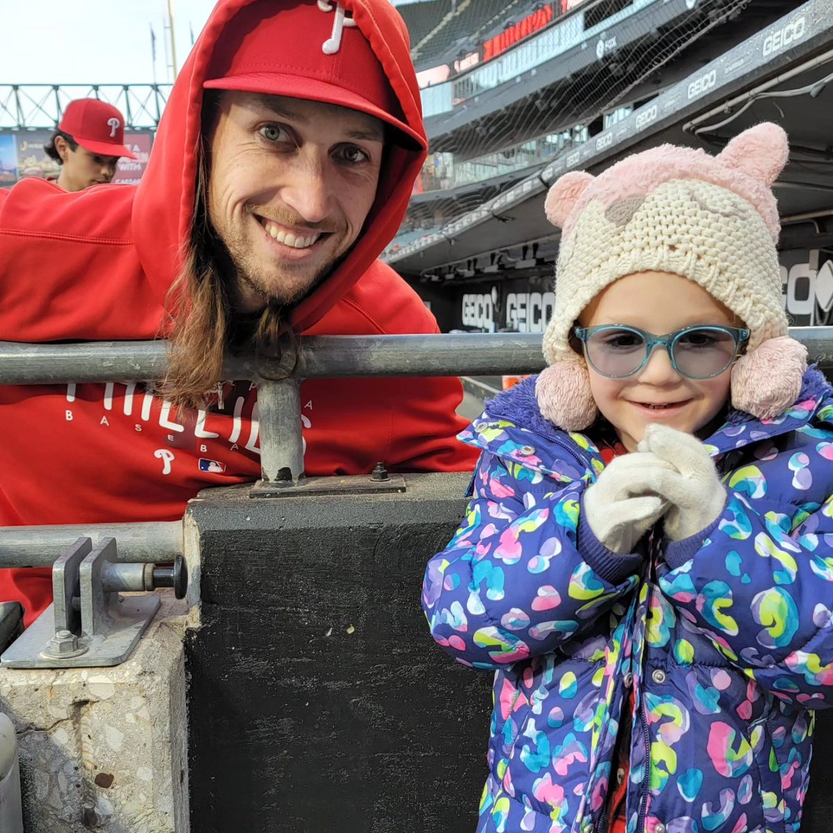 UndergroundBrks's tweet image. Just the absolute coolest.

Former @UGRunaroundPod LEGEND @MattStrahm taking a pic with my youngest!

I appreciate your time, I know how valuable that is.

What a great day!

🔥🔥🔥🔥🔥🔥