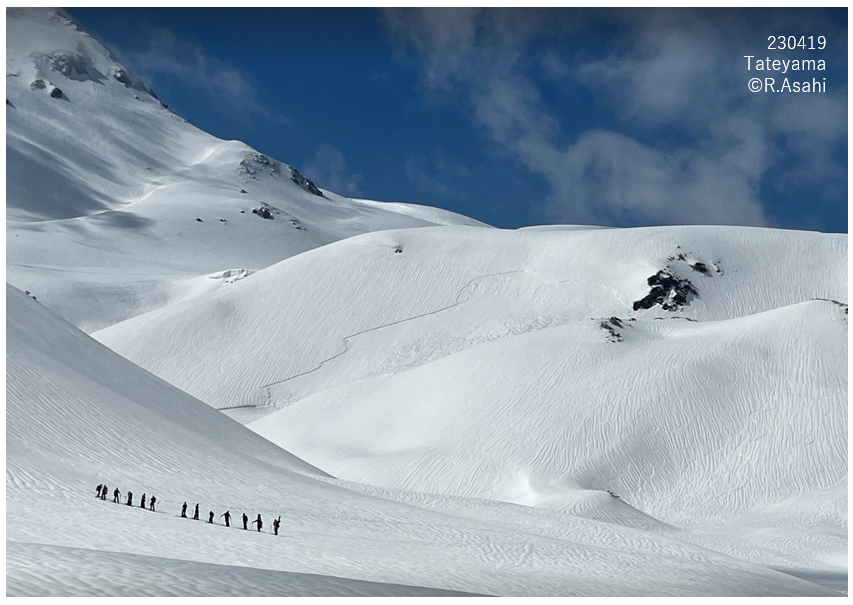 npo_jan's tweet photo. 230419, 立山（富山県）、標高2,400m付近、面発生雪崩、サイズ1.5-2、自然発生。
#nadare2023 https://t.co/SwY0vpTMyb