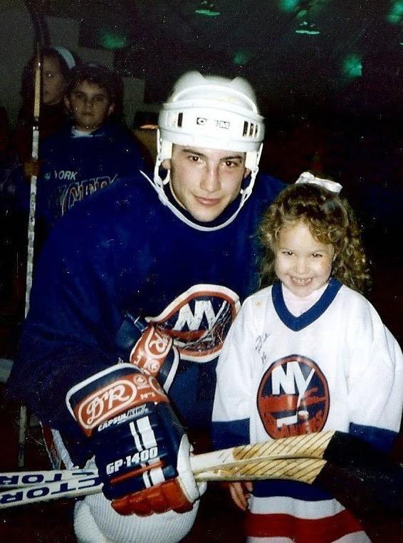 TaraHackMusic's tweet photo. Reminiscing on happy times 😃#NewYorkIslanders #CityGirl #Throwback #Hockey #Love https://t.co/tnmfjvuYEI