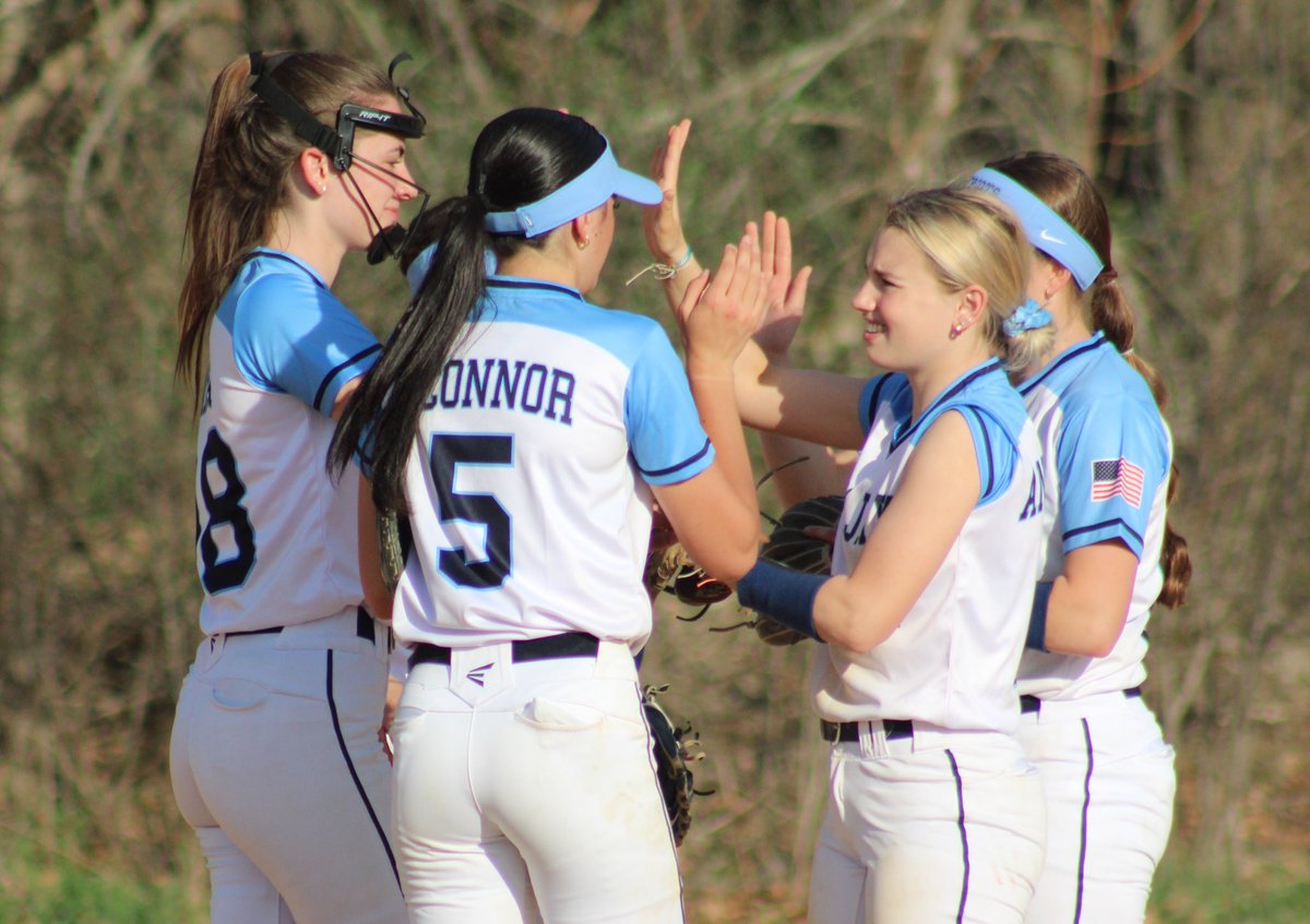 JjhsSoftball's tweet photo. Final: JJ 8, Mahopac 2

Big bats, strong pitching &amp; solid defense against a gritty Pac team

@lydwyer07 2-3 1R
@AngiolettiHope 2-3 2RBI
@makenzy_lynch 2-4 1R RBI
@ariellereddick 2-4 2R RBI

2B: Hope &amp; Arielle
3B: Makenzy &amp; @MorganDoughty

@BarosaNicole &amp; @lydwyer07 7IP 0ER 2H 3K https://t.co/qizTFAuxXk