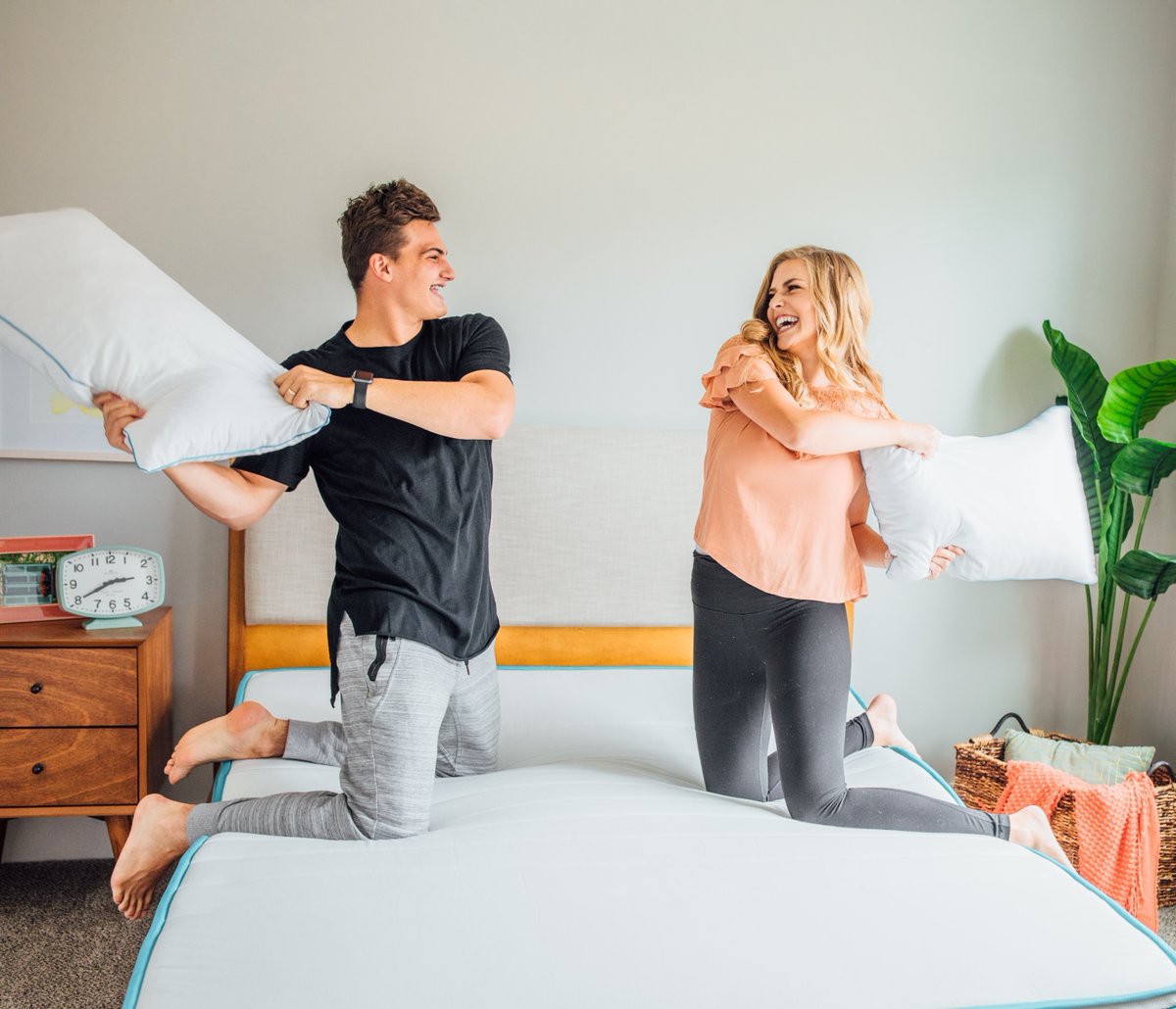 Linenspa's tweet photo. In a world full of responsibilities, a pillow fight is a welcome break. 😜💤 // #linenspa https://t.co/I3BEP86sjT