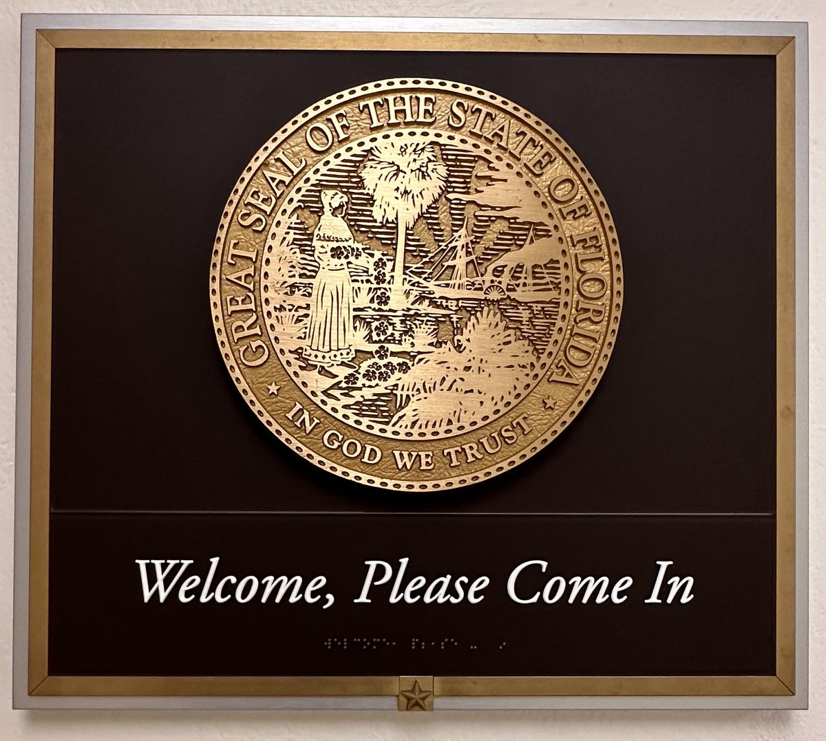 DrBuiPathology's tweet photo. Had a great visit to @RepLaurelLee in Washington, DC today. Happy to know 1) the Congresswomen, her Chief of Staff and I are all FL Gators. 2) This office looks after the best interest of @USF @MoffittNews😊#SetThePath23 @CAPDCAdvocacy https://t.co/uWbpzLSRXD