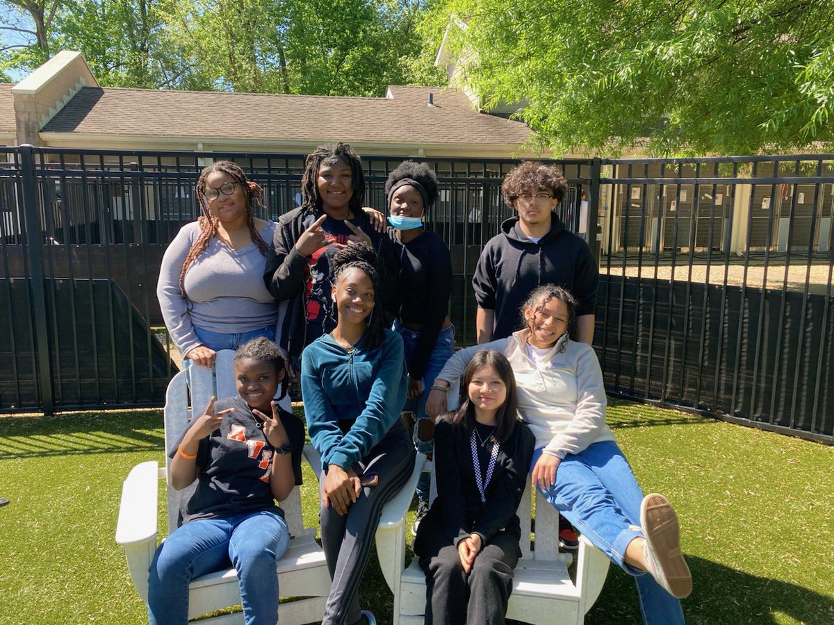 Rise4RealChange's tweet photo. Wow…what an amazing day! RT-CHS AVID 10 Service Day. Students served the SPCA, @rmhcharlottesville, and @AutismSanctuary, @Sapin_CHS Thank you everyone. https://t.co/0UKwarj7rc