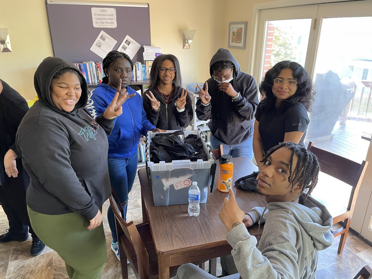 Rise4RealChange's tweet photo. Wow…what an amazing day! RT-CHS AVID 10 Service Day. Students served the SPCA, @rmhcharlottesville, and @AutismSanctuary, @Sapin_CHS Thank you everyone. https://t.co/0UKwarj7rc
