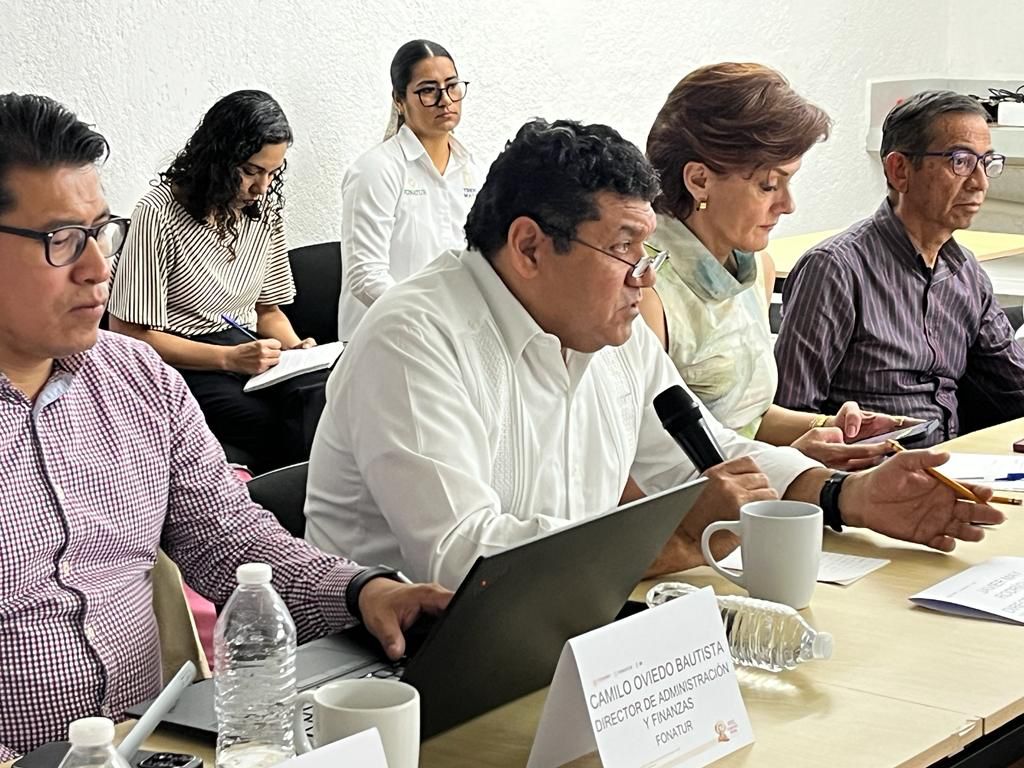 TabascoJavier's tweet photo. Seguimos trabajando en la gran obra del @TrenMayaMX para cumplir el compromiso de que sea inaugurado en diciembre de 2023; hoy nos reunimos en #Mérida con equipos de los 7 Tramos y los avances continúan conforme a programa. 

#SúbeteAlTren https://t.co/u9M0ta1YSo