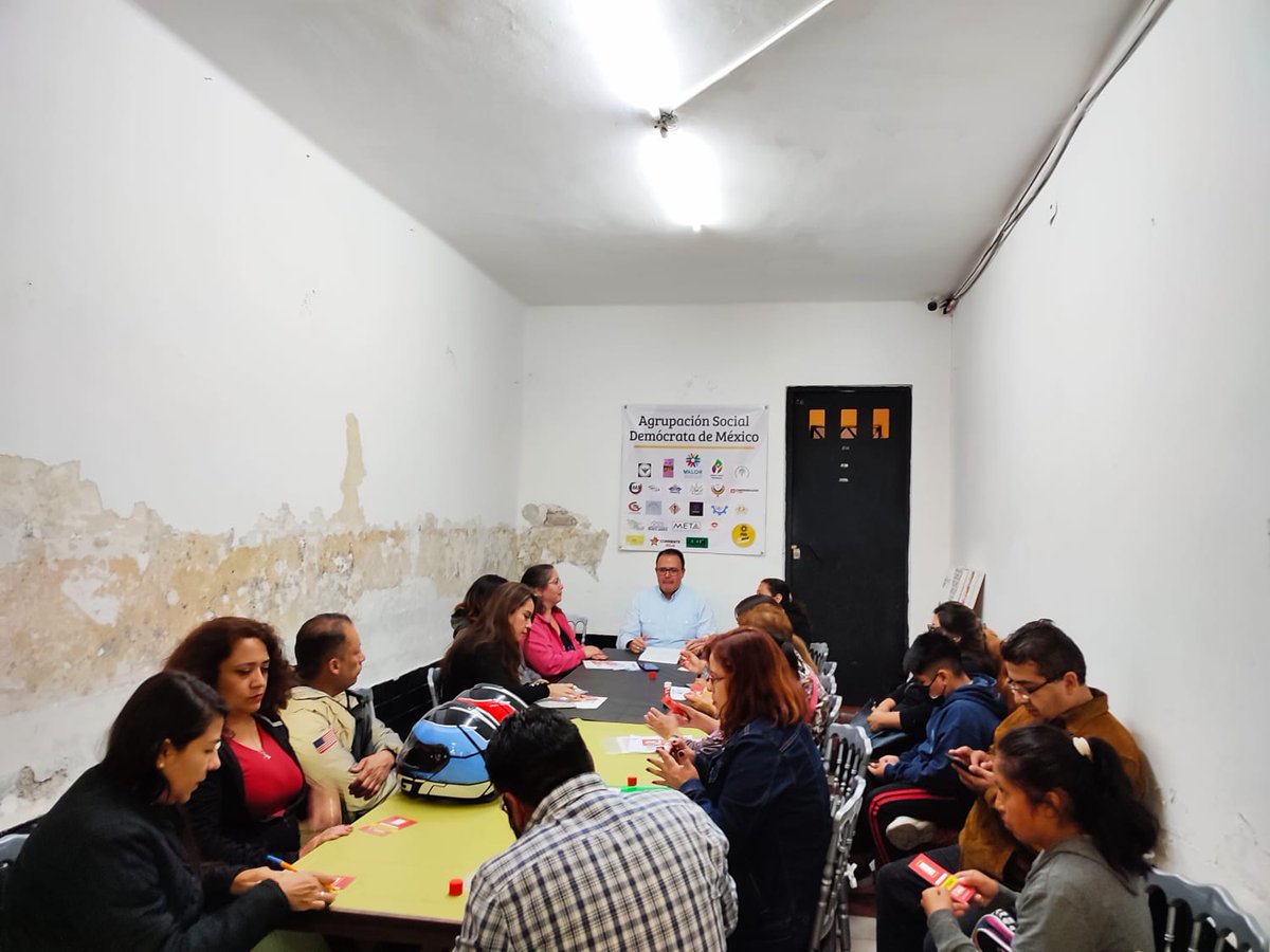 AgrupDEMMEX's tweet photo. Estamos más que comprometidos con la sociedad, por esa razón escuchamos en una reunión a los vecinos de Cuauhtémoc, con el objetivo de encontrar una solución real a los problemas que están presentando.
¡Democracia ya, Patria para todos!
#agrupaciondemmex
#PRDCDMX #PRD #México https://t.co/6jKARe4bbc