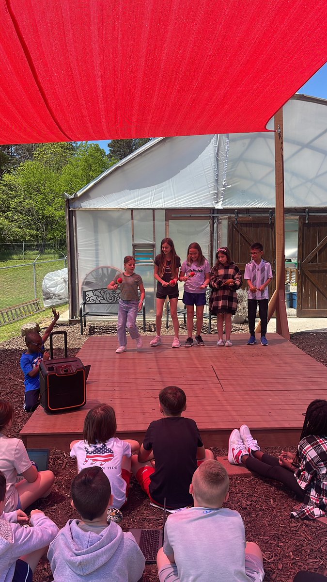 WJESClarke5th's tweet photo. Students designed a Molecular Performance of water at the different states of matter incorporating movements and different tempos to demonstrate the changes. https://t.co/6wTPbK1Key
