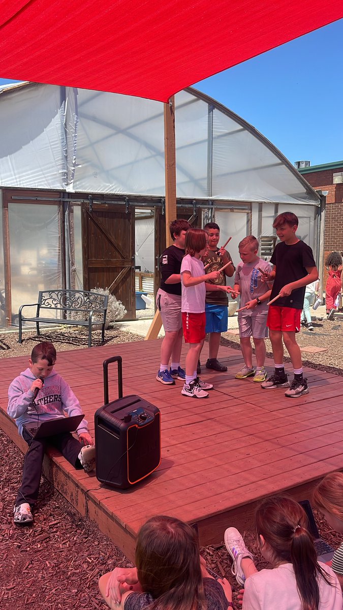 WJESClarke5th's tweet photo. Students designed a Molecular Performance of water at the different states of matter incorporating movements and different tempos to demonstrate the changes. https://t.co/6wTPbK1Key