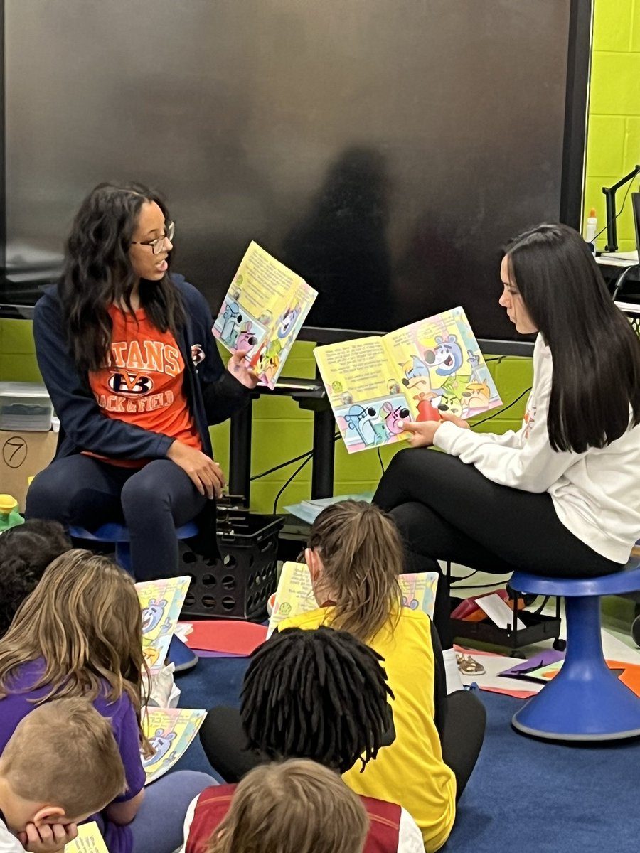 jpalcisko's tweet photo. Thank you to @_laurenyee and former 2nd grade student @agnewmaiya for reading to the class today.  2nd and 7 is an awesome program.  @BereaCSD @BPEStitans https://t.co/F74I9YPMW3