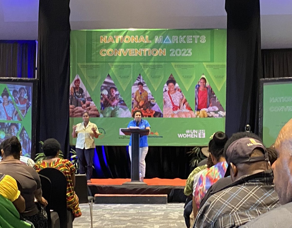 MissShawnEl's tweet photo. Excited to meet #pawameri from markets across #PNG at the National Markets Convention in #POM: “Building back better markets - the frontier of PNG’s economic recovery”. 
Impt as > 70% of PNG rely on markets &amp; informal sector.

 @unwomenPNG 
#PNGAusPartnership
@jica_direct_en https://t.co/de5sZOaJsZ