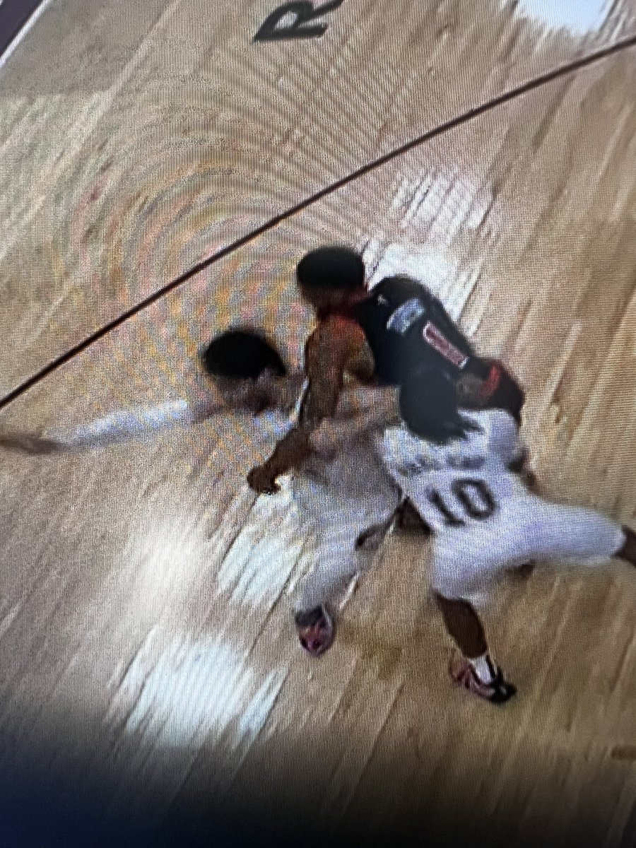 Elbowing your own team mate to secure the foul is next level… #NYKvCLE