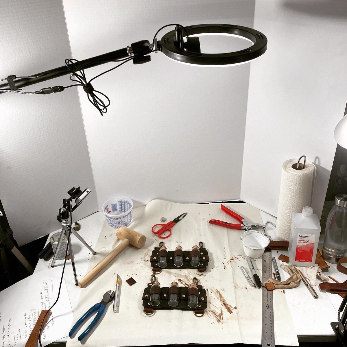 DracoAdamantus's tweet photo. Another successful stream tonight, fully completed these two modular potion holsters for my sister @gardengrotesque’s bog witch kit. #making #leather #leatherwork #renaissancefestival #larp #fantasy https://t.co/YOQRyxOVcY