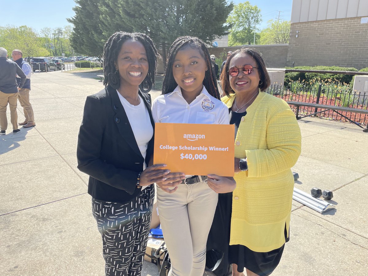 Amazon surprised 7 PGCPS seniors today with $40,000 scholarships to the school of their choice. What a great day it was! Appreciate the partnership.