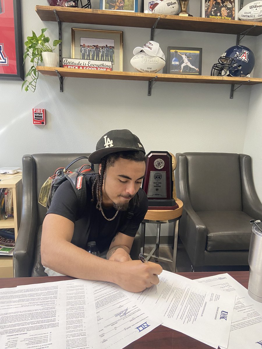 🚨 Official Official 🚨 ✅Signed
Congratulations <a href="/robertbishopjr4/">Bishop ™</a>‼️
Signing your NLI and scholarship paperwork to <a href="/UNK_Football/">UNK Football</a> 
#WhyMPC <a href="/_MPCAthletics/">MPC Athletics</a> 
<a href="/ronniepalmer33/">Coach Ronnie Palmer</a>