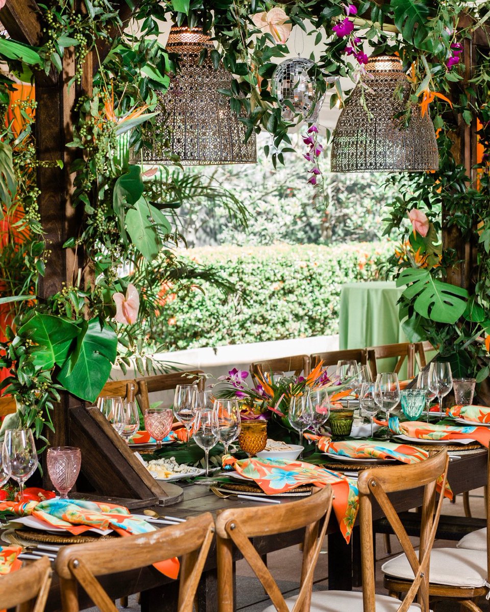 rsbpevents's tweet photo. What #tabletoptuesday dreams are made of 🌴🌺 #tampaevents #luxevents #teamrsbp #paradise
📸: @pezzphoto https://t.co/3CHR2AuUn8