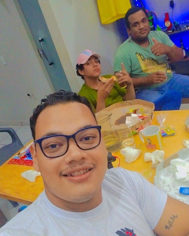 Podhofc's tweet photo. Esse é o podh na sua casa #fyy #podcast #ChampionsLeague https://t.co/qXLDLfFXaw
