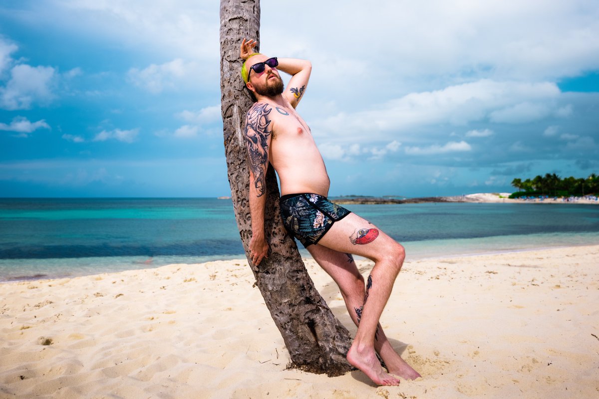 ZombiesAteKyle's tweet photo. Decided to become a #Influencer in #Atlantis after getting plenty of inspirational ideas from other tourists https://t.co/FdUwGYc5Uc