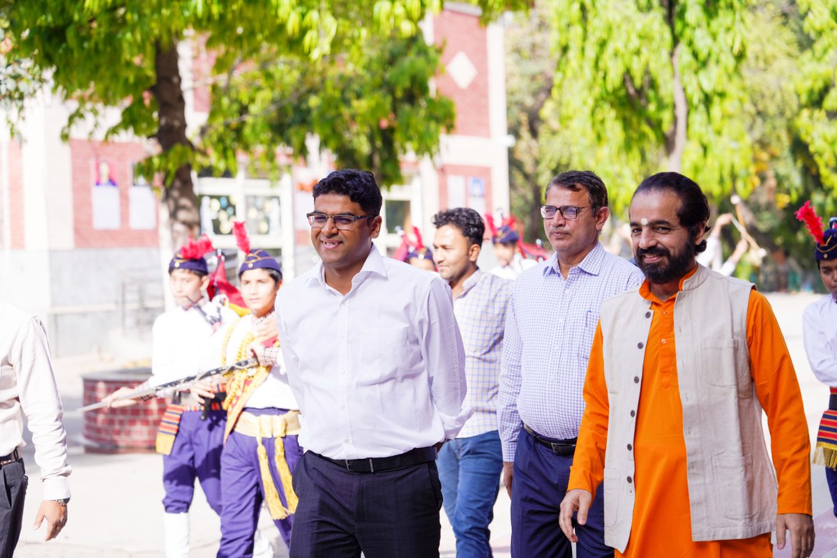 ayudh_india's tweet photo. 18th April - 999 challenge started in all the schools of Delhi. Sh. Himanshu Gupta (Director of Education), Br. Mokshamrita (National AYUDH Coordinator) and others visited a school in Defence colony and participated in 999 challenge 
#999challenge #c20 #YouAreTheLight https://t.co/2ZT18L09P7