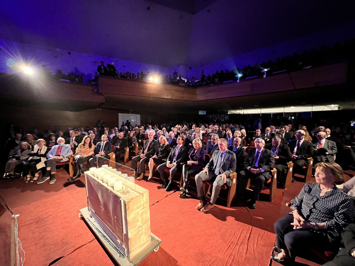 Asistimos al acto central de recordatorio de Día del Holocausto y el Heroísmo.