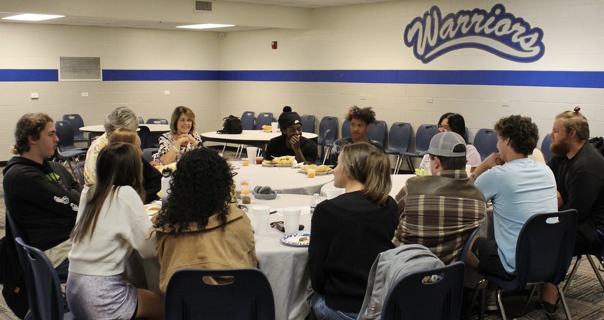 FrakerKimberly's tweet photo. Seniors Sharing! I enjoyed an incredible lunch with representatives of the @GCHSTribe Class of 2023 today. I appreciate their insight regarding their HS experience and how we can improve as a system. This is my happy place @GordonCoSchools! #OneBIGFamily #GETGCS https://t.co/b4TXU8oE3c