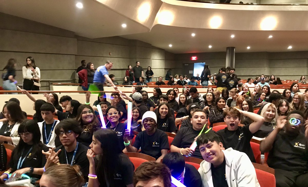 OCAwolves's tweet photo. ECISD AVID Celebration at the Wagner Noel PAC this evening with NBA legend Spud Webb @swebb_anthony as our guest speaker. Inspiring message to never give up! @ECISD_AVID4ALL #BlueWolfFamily #AVID https://t.co/LBSAS1amMV