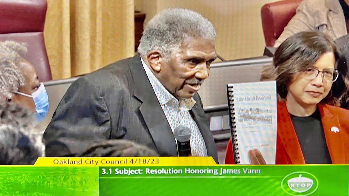 jeanquan's tweet photo. @oakmtg Setting good tone 4 a hard mtg. Real #Oakland #hero! Architect & #renteradvocate #JamesVann is honored for decades of leadership, he’s responsible for many of #renterprotections enjoyed by #Oaklanders. Thank you James!
#weloveoakland https://t.co/Y9z5tWaJTq