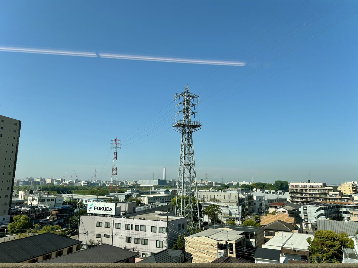 LinemanJp's tweet photo. かがやき505に乗って、鉄塔旅という名の出張に行って参ります🫡🚅戸田辺りの鉄塔になります🌈
気持ちのいい朝と空です。
今日もどこかでLINEMAN〜⚡️
#鉄塔 #linemannetwork #鉄塔旅
#鉄塔大好き #39lineman https://t.co/buliy1Pxgo
