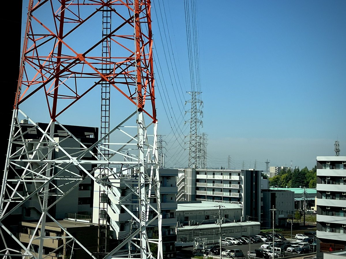 LinemanJp's tweet photo. かがやき505に乗って、鉄塔旅という名の出張に行って参ります🫡🚅戸田辺りの鉄塔になります🌈
気持ちのいい朝と空です。
今日もどこかでLINEMAN〜⚡️
#鉄塔 #linemannetwork #鉄塔旅
#鉄塔大好き #39lineman https://t.co/buliy1Pxgo