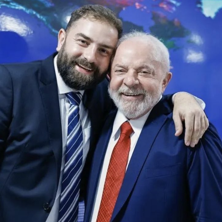 choquei's tweet photo. 🚨VEJA: Luis Claudio, filho do presidente Lula, rebate o pai após o presidente dizer que jogos ensina crianças a matar: 

“Meu pai viu os filhos e os netos crescerem jogando videogame e sabe que isso não nos tornou violentos. Vídeo game é muito mais que violência, é arte, é lazer, é entretenimento…”