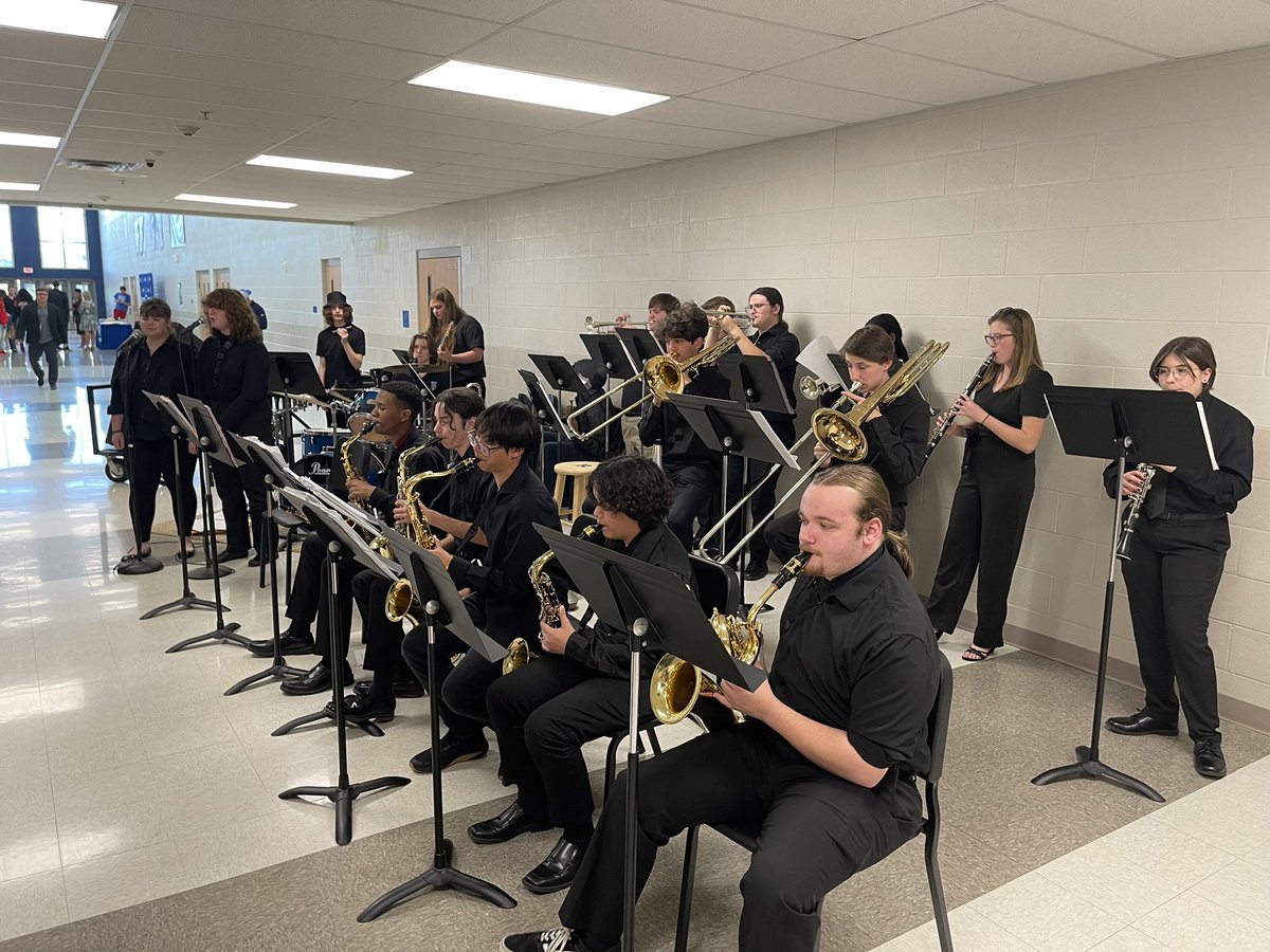 RockvaleBand's tweet photo. The Rockvale Jazz Lab Band had a great time providing lobby music for tonight’s school wide awards ceremony! 🎷 #Rockvale4 #Jazz #JazzBand #RocketsUp🚀 @RockvaleHigh_TN @RCSArts https://t.co/BwCxWVDA5K