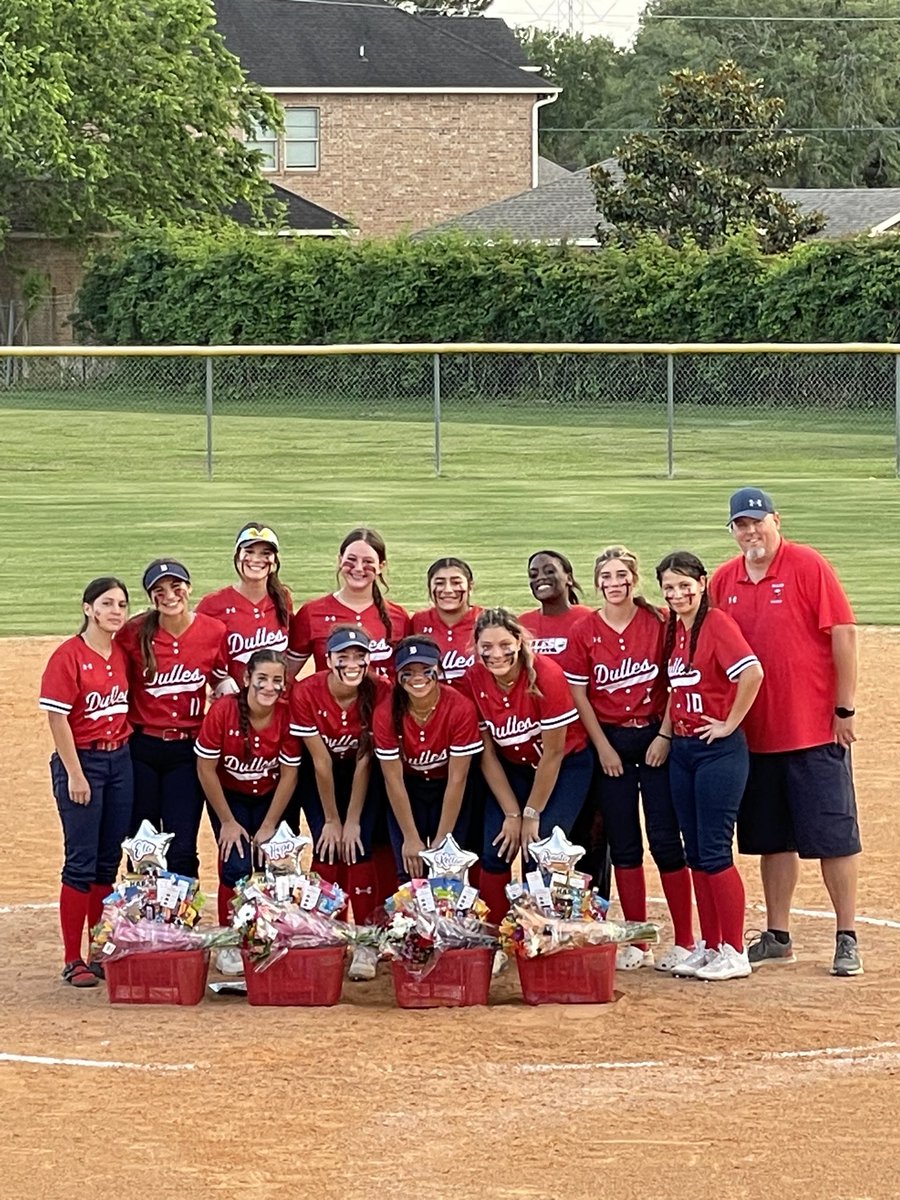 DHS_Vikings's tweet photo. Congratulations to our @FbDulles softball team for making it to playoffs! They fought until the very end. It was an awesome season for our Seniors as we recognized them for all of their hard work and dedication!! 🥎❤️ Good luck at Playoffs! https://t.co/trUjIMGVWv