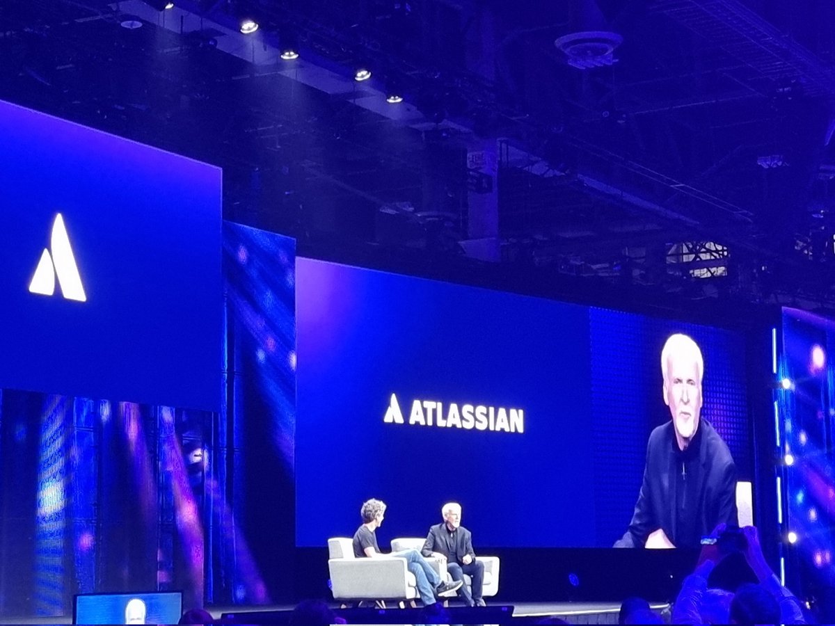 kate_or_k8t's tweet image. First keynote at #AtlassianTeam23! @scottfarkas and James Cameron on the stage 👀

#AtlassianCreator