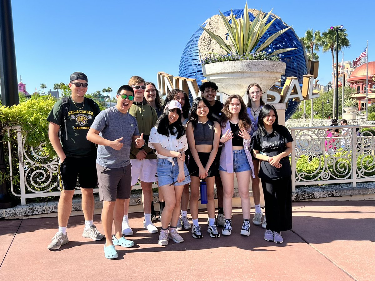 FCHSOrch's tweet photo. SPECIAL POST FOR OUR AMAZING SENIORS ‼️ you guys will do many great things in life, we will miss you all 💚🤍 https://t.co/EN3R7TxHr0