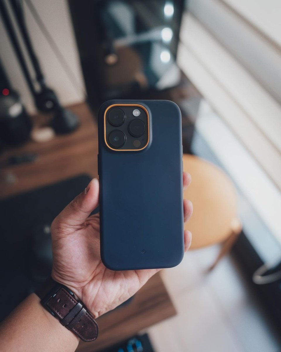 caseology's tweet photo. When you’re hesitant - stick to the classics #NanoPop #iPhone14Pro https://t.co/5ZnyGmYblM