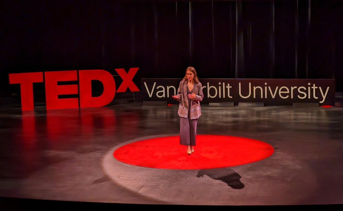 Thanks for voicing out why it sometimes doesn't feel so great when one receives a 'compliment' about their 'great' English! <a href="/AaditiLele/">aaditi lele</a> #tedxvandy
