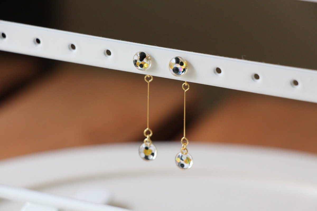 _he_39's tweet photo. 2wayホロピアス
minneにアップしました！

https://t.co/5lGXyOnJrY

#ハンドメイドアクセサリー #ピアス #レジンアクセサリー https://t.co/Fvwpj4I9iK