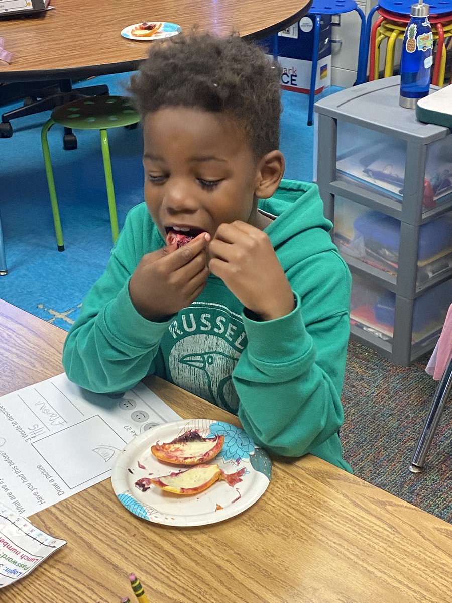 We’ve been doing “try it Tuesday” to practice growth mindset and trying new things! Todays was blood oranges. They were a hit! #BentonBold #CPSBest