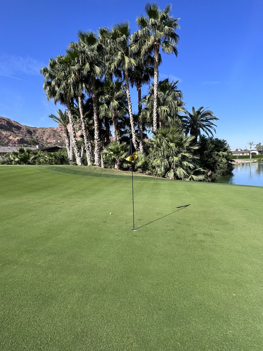 LauraMarinan's tweet image. Golfing Mountain Shadows #camelbackmountain