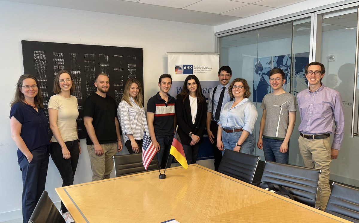 NY_CampusOWL's tweet photo. Our #PEP23 students @unibielefeld @unipb #HSBi @THochschuleOWL @DetmoldHfM have arrived in NYC and we kicked off the skills seminar at @GACCNewYork. The program includes intercultural orientation, practicing elevator pitches, insights into diversity and inclusion, & much more! https://t.co/T5GW6Tz5I3