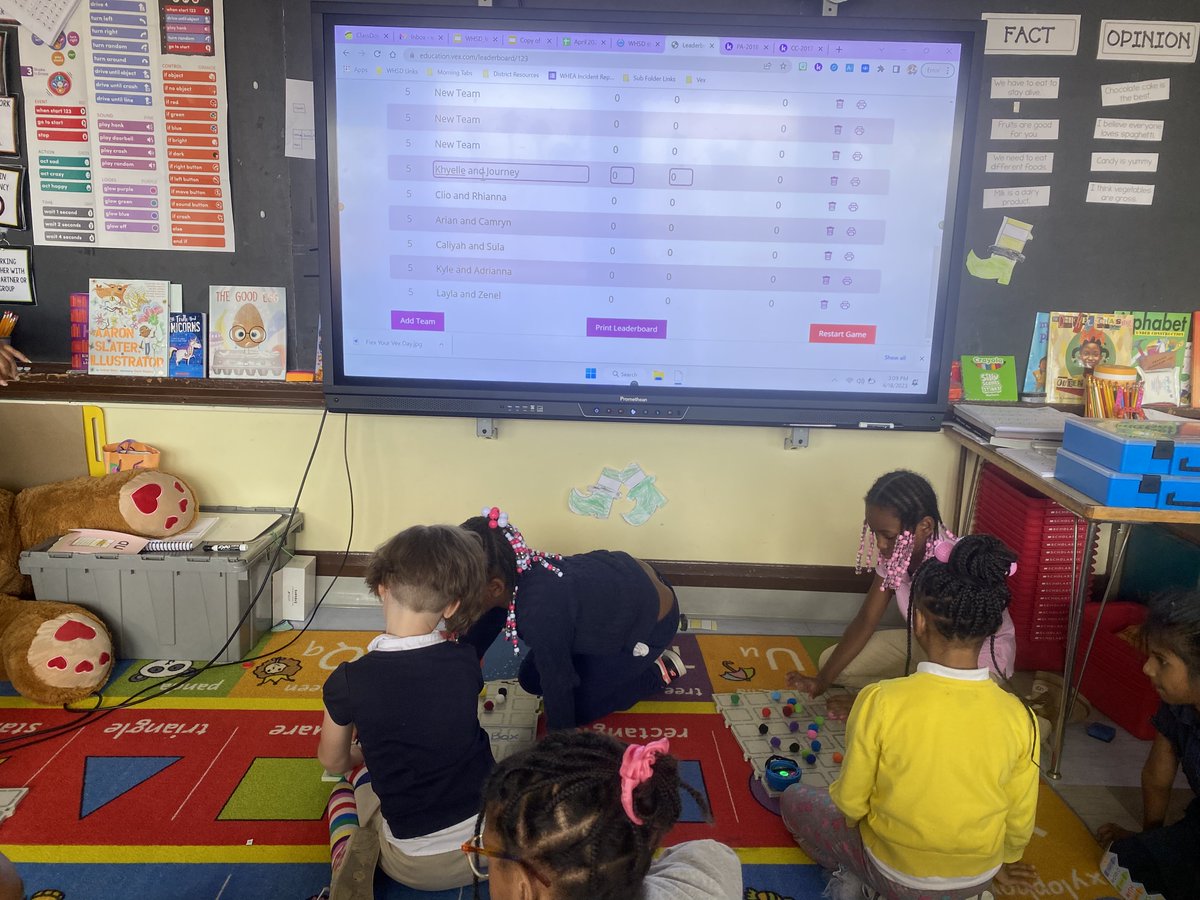 EdgewoodVex's tweet image. First grade completed the Toy Box Challenge. Students had to move as many ”toys” into the Toy Box in 2 minutes. Student worked together to come up with a strategic plan. @vexrobotics @woodlandhillssd @CaulkettA