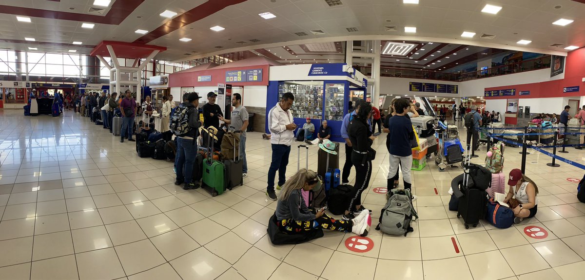 emmanuelwar's tweet photo. Segundo intento para regresar de la Habana a Mexico, y sigue el pésimo servicio de @VivaAerobus. @Profeco https://t.co/2bpQ9hpzyH