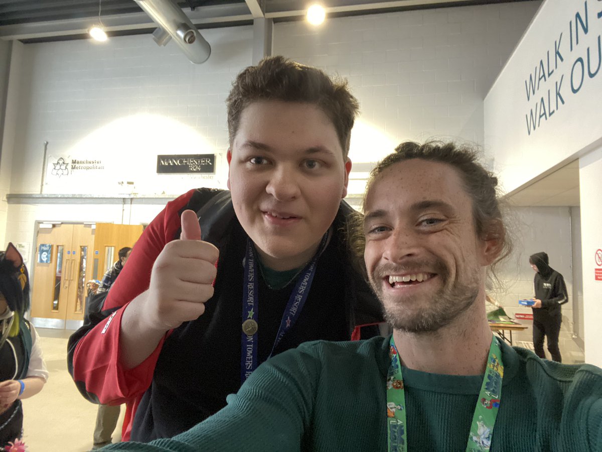 JoseyMcCoy's tweet photo. Manchester…you were too kind to me. WAY too much fun! Thanks so much to @Animeleague and all the folks who joined us!! @KieranReganVA , Richard and I had INCREDIBLE burgers and met so many wonderful fans like @Jbat064 
And of course my trip to #OldTrafford was unforgettable! 😍 https://t.co/SIuXTPvfVk