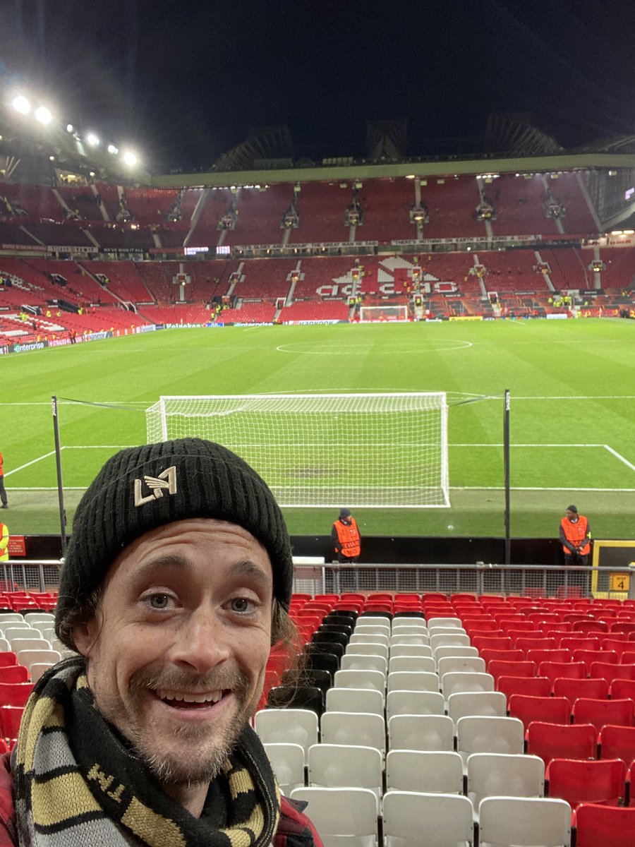JoseyMcCoy's tweet photo. Manchester…you were too kind to me. WAY too much fun! Thanks so much to @Animeleague and all the folks who joined us!! @KieranReganVA , Richard and I had INCREDIBLE burgers and met so many wonderful fans like @Jbat064 
And of course my trip to #OldTrafford was unforgettable! 😍 https://t.co/SIuXTPvfVk