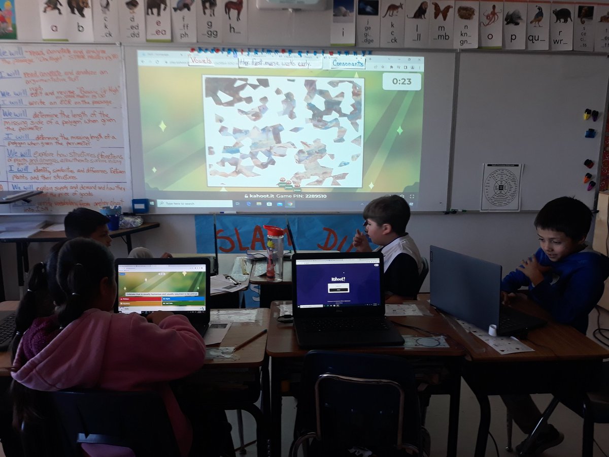 CNavar_BNES's tweet photo. Kahoot now allows for the integration of MUSIC, ART and learning. 3rd grade Scholars are ready #workhardtoplayhard #GratiTuesday #TeamSISD https://t.co/SxtfTRWYSY