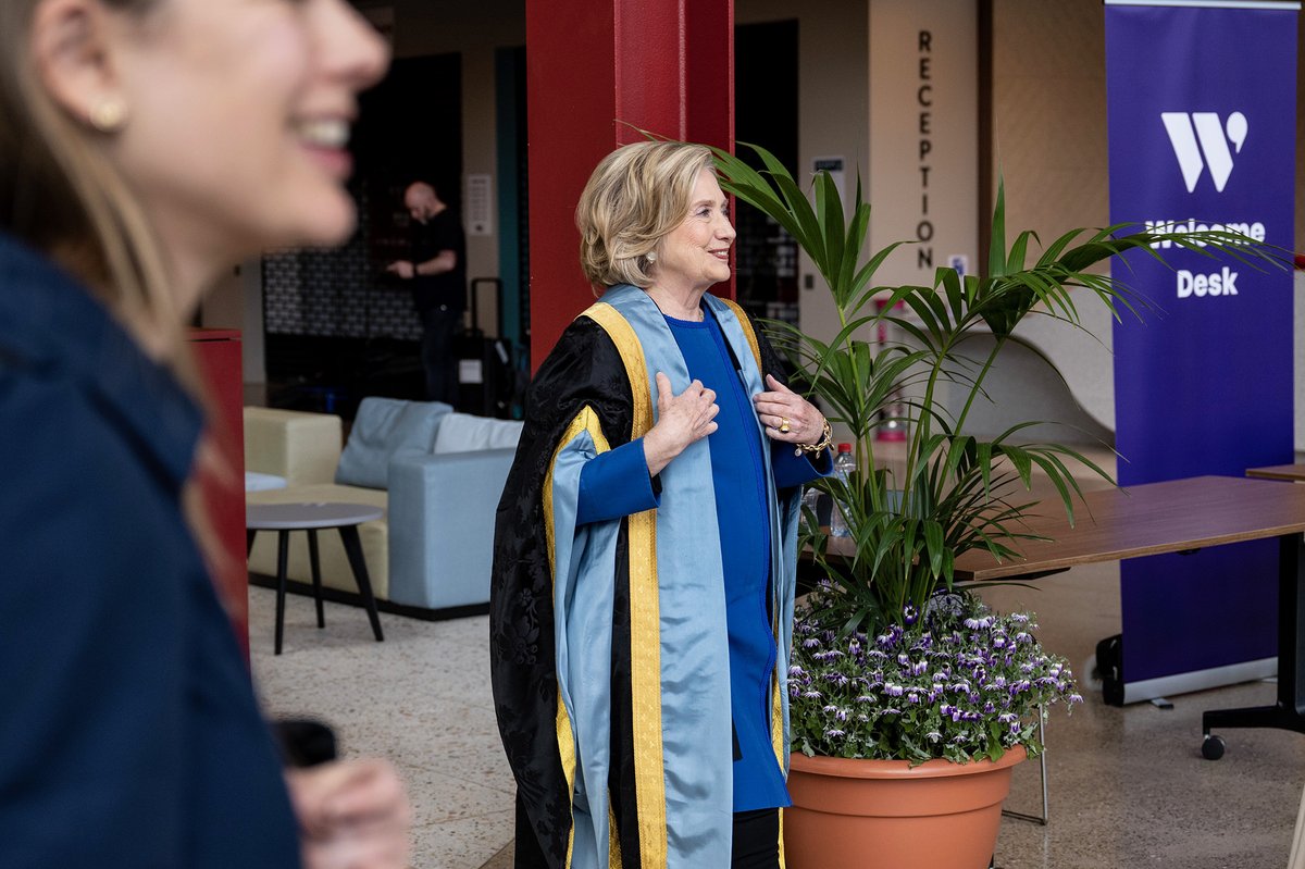 📍Tuesday, April 18, in Belfast. Secretary @HillaryClinton — Chancellor of @QUBelfast — joined students on campus for the honorary graduation of Lady Trimble, Pat Hume (posthumously), Ambassador Melanne Verveer, and Martha Pope and addressed the International Voices in…