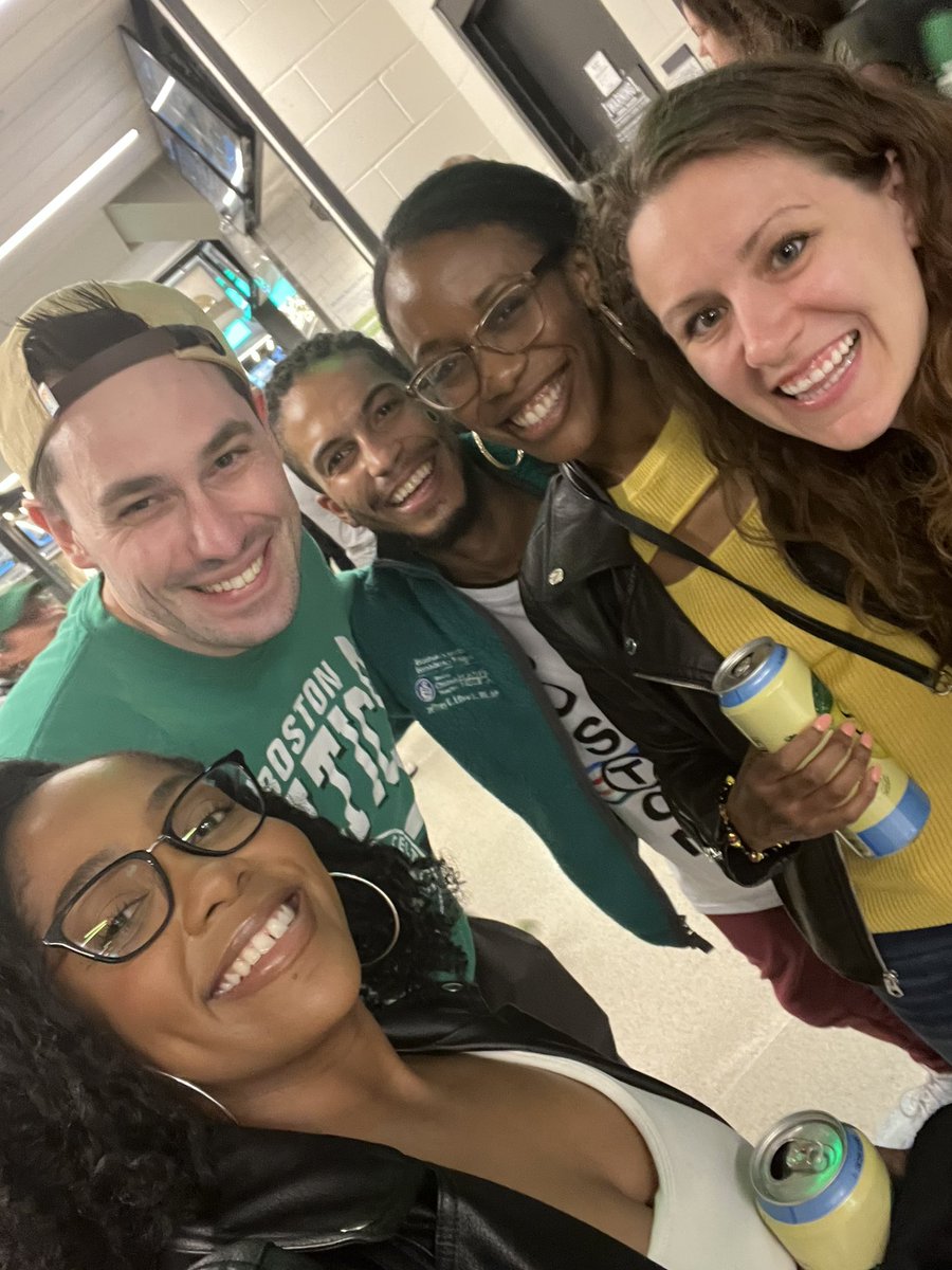 Djeffreedom's tweet photo. Happy Birthday, Amundam!!!
Letโs go Celtics!
#LEADLove #bestfam #BostonCelticsResidencyProgram
#unfinishedbusiness #pathto18 https://t.co/teNho0DaP6