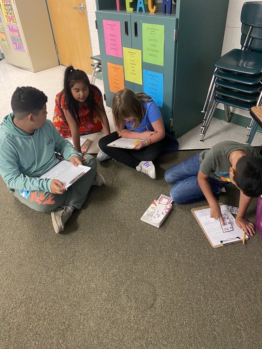 ashlea_hardock's tweet photo. First Comprehension Wars in the books for my intervention group. Spur of the moment decision to try it out and the students were so engaged!🧠📚🤩 https://t.co/IPr7PC4Def