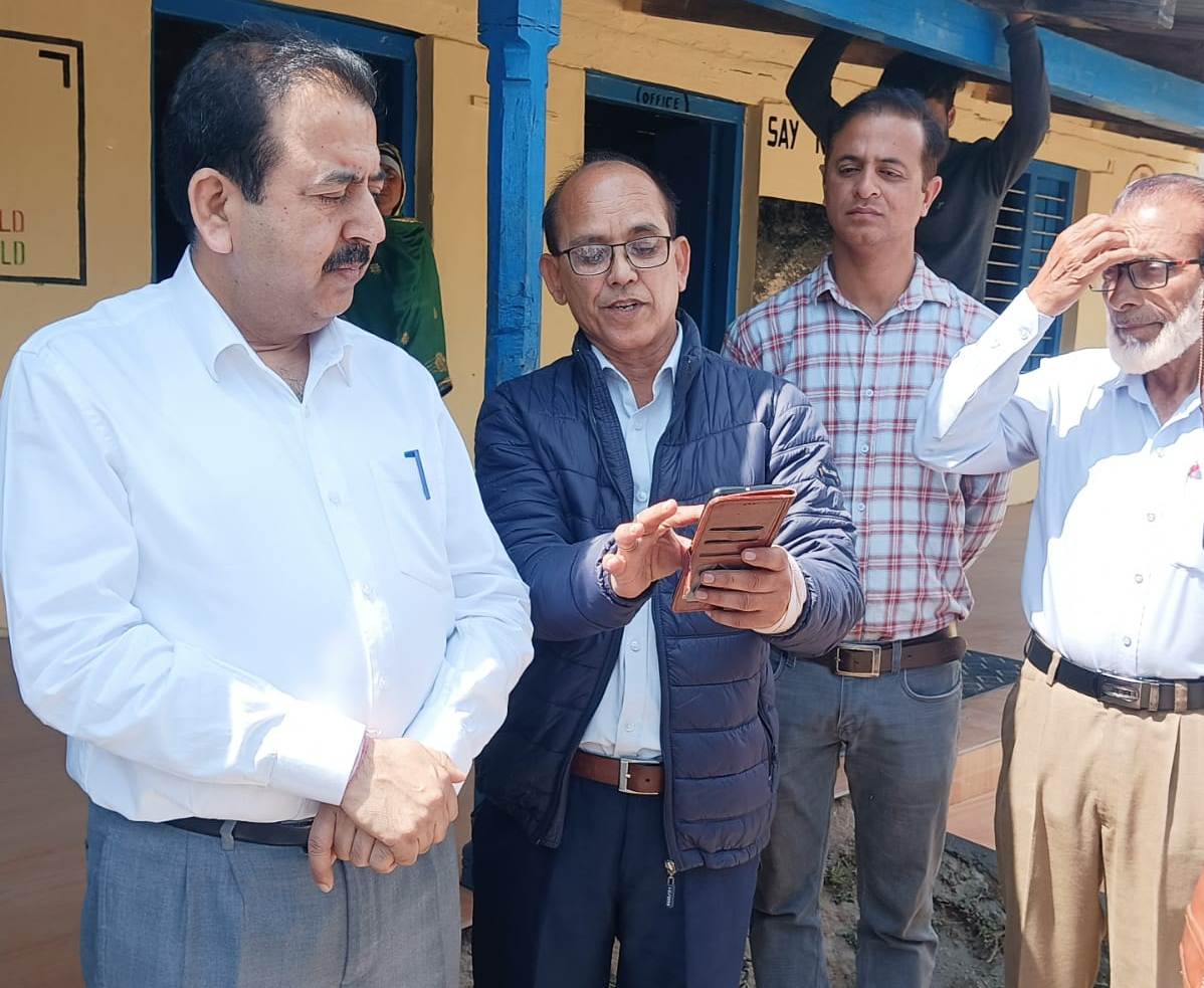 RisingKashmir's tweet photo. #DSEJ assesses #functioning of #schools in #Lohai-#Malhar after #student’s #viral #video
@SchoolsJammu
https://t.co/3RFnoygF7f https://t.co/WBG6AMFTF0