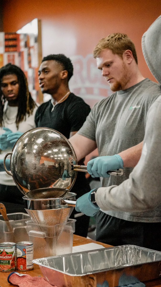 MercerFootball's tweet photo. For the main course 👨🏽‍🍳
 
- 𝓟𝓪𝓼𝓽𝓪 𝓑𝓸𝓵𝓸𝓰𝓷𝓮𝓼𝓮 - 

#RaiseTheBar | #RoarTogether https://t.co/6AUdTG1sNU