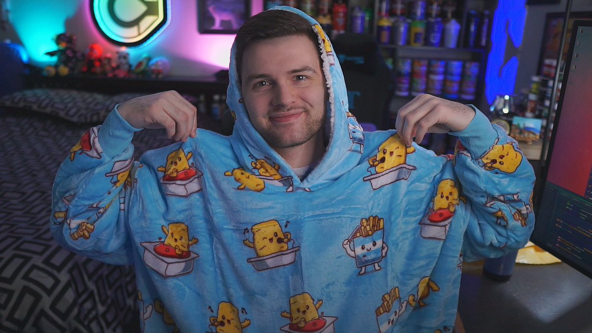 colelep's tweet photo. Shoutout to @TheOodie for sending over one of their oversized blanket hoodies, this thing is extremely warm &amp; comfy! 🤗

If you guys would like to get one for yourself, you can use code "COLE" at checkout to receive $35 off your order! 💙 https://t.co/rlmtFXdWVX